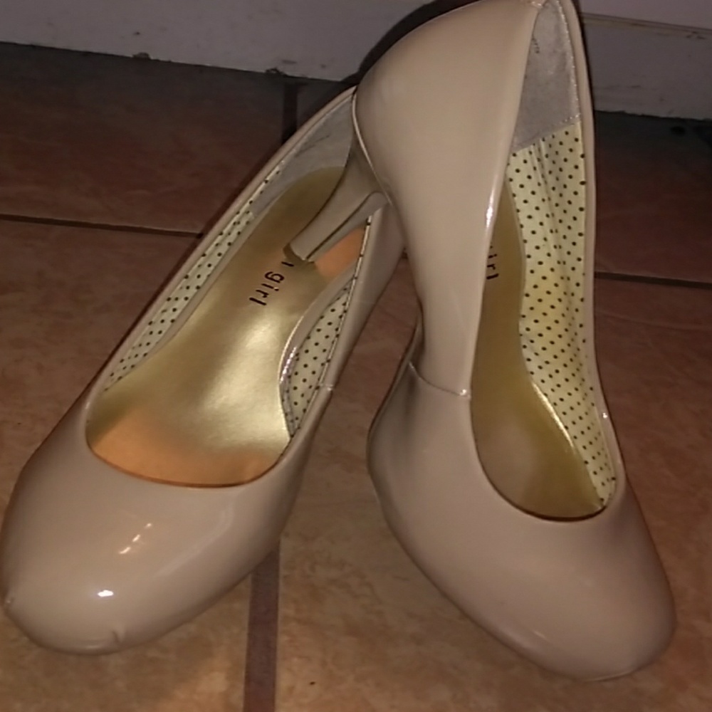 Madden Girl Beige/Tan Heels